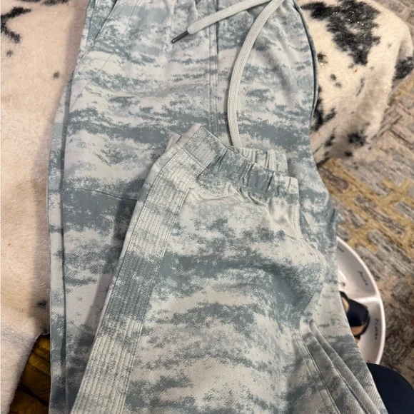 Athleta Farallon Green Camo Patterned Joggers Pants NWT Size XL - Picture 6 of 6